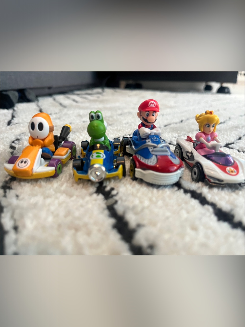 Hot Wheels Nintendo Mario Kart Set with Mario, Peach, Yoshi, Shy Guy